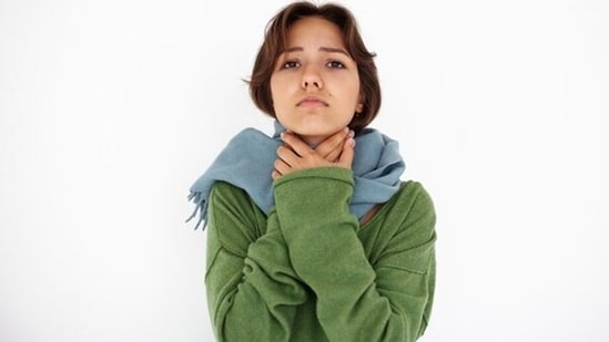Cold temperatures prompt the body to increase metabolic activity to maintain internal warmth. This heightened metabolic rate can stimulate the thyroid gland to produce more hormones (Freepik)
