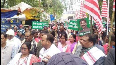 A section of tribal organisations expressed solidarity with the CM by staging a demonstration against the ED. (HT Photo) A section of tribal organisations expressed solidarity with the CM by staging a demonstration against the ED. (HT Photo)