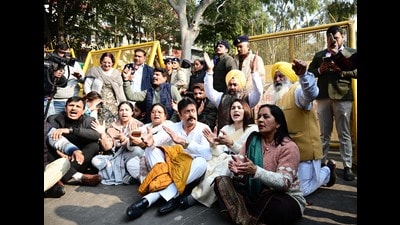 AAP and Congress councillors protesting outside the MC office in Sector 17, Chandigarh, after the mayoral election was deferred on Thursday. (Ravi Kumar/HT) AAP and Congress councillors protesting outside the MC office in Sector 17, Chandigarh, after the mayoral election was deferred on Thursday. (Ravi Kumar/HT)