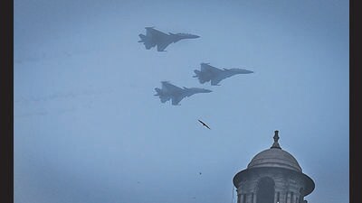 IAF jets rehearse for the Republic Day parade, near Vijay Chowk in New Delhi on Friday. (Raj K Raj/HT Photo)