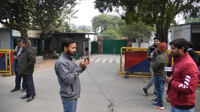Outside the residence of Lalu Prasad and Rabri Devi in Patna on Friday. (HT photo) Outside the residence of Lalu Prasad and Rabri Devi in Patna on Friday. (HT photo)