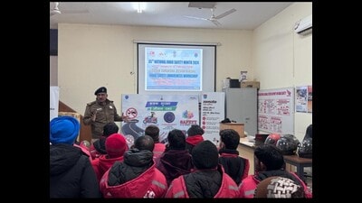 Road safety awareness cell of Chandigarh Traffic Police conducting a road safety awareness session at Transport Battalion, ITBP, Behlana, on Thursday. (HT Photo) Road safety awareness cell of Chandigarh Traffic Police conducting a road safety awareness session at Transport Battalion, ITBP, Behlana, on Thursday. (HT Photo)
