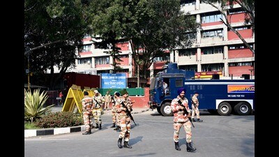 Security personnel outside the MC Office in Sector 17, Chandigarh. (Ravi Kumar/HT)