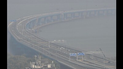 Sources in BEST said the administration will pitch for zero toll for their buses as it is public transport. (Anshuman Poyrekar/ HT PHOTO) Sources in BEST said the administration will pitch for zero toll for their buses as it is public transport. (Anshuman Poyrekar/ HT PHOTO)
