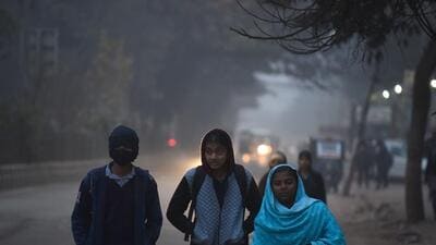 Students on their way to school on a cold and smoggy winter morning at South West Delhi near Kapashera, in New Delhi (Parveen Kumar/HT) Students on their way to school on a cold and smoggy winter morning at South West Delhi near Kapashera, in New Delhi (Parveen Kumar/HT)