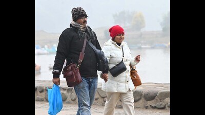 Visitors bundled up in woollens at Sukhna Lake in Chandigarh on Friday. (Keshav Singh/HT) Visitors bundled up in woollens at Sukhna Lake in Chandigarh on Friday. (Keshav Singh/HT)