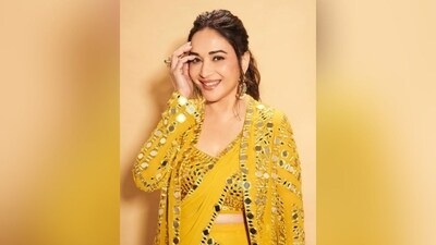 Assisted by hairstylist Madhuri Nakhale, the actress went for a messy ponytail look as she styled her lush locks into messy waves and pulled them back into a ponytail, leaving a section of her hair open to frame her face beautifully. (Instagram/@madhuridixitnene) Assisted by hairstylist Madhuri Nakhale, the actress went for a messy ponytail look as she styled her lush locks into messy waves and pulled them back into a ponytail, leaving a section of her hair open to frame her face beautifully. (Instagram/@madhuridixitnene)