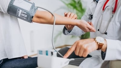 Headaches, shortness of breath, blurred vision, nosebleeds, dizziness, chest pain are some of the telltale symptoms of high blood pressure. (Freepik) Headaches, shortness of breath, blurred vision, nosebleeds, dizziness, chest pain are some of the telltale symptoms of high blood pressure. (Freepik)
