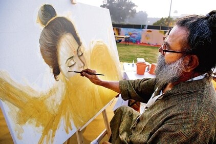An artist from Indore paints a portrait of Ram Lalla at the mela. (Photo: Raajessh Kashyap/HT) An artist from Indore paints a portrait of Ram Lalla at the mela. (Photo: Raajessh Kashyap/HT)