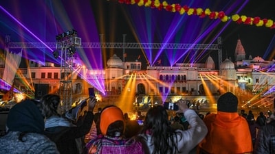 Ayodhya, Jan 19 (ANI): Devotees gather to watch the laser show at 'Ram ki Pedi' ahead of the 'Pran Pratishtha' ceremony in Ayodhya on Friday. (ANI Photo/Amit Sharma) (Amit Sharma)