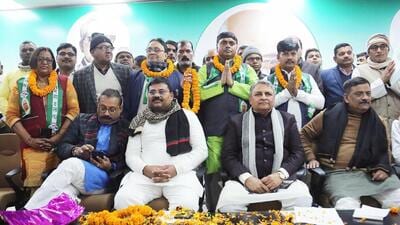 JD-U leaders with new inductees at the party office in Patna on Saturday. (HT photo) JD-U leaders with new inductees at the party office in Patna on Saturday. (HT photo)