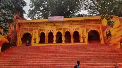 Nagvasuki Mandir, Prayagraj: The Nagvasuki Temple in Prayagraj is dedicated to Nag Vasuki, the serpent king, and is located near the Triveni Sangam. Devotees visit this temple to seek blessings for protection from snake bites and for the well-being of their families.&nbsp; (Pinterest)