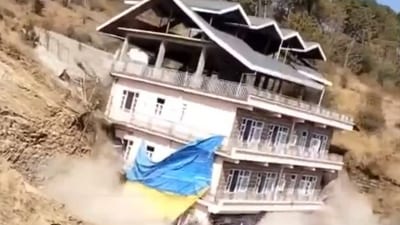 A video circulating on social media captured the moment of the building's collapse, with people standing nearby and moving away. (Gaurav Bisht/Hindustan Times) A video circulating on social media captured the moment of the building's collapse, with people standing nearby and moving away. (Gaurav Bisht/Hindustan Times)