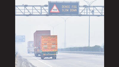 Traffic on the Eastern Peripheral Expressway (EPE) near Duhai, in Ghaziabad, on Saturday. (Sakib Ali/HT Photo)
