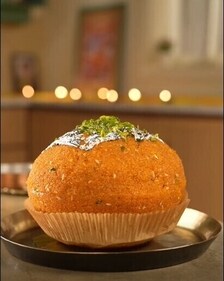 Chef Sanjeev Kapoor created a 7kg motichoor ladoo and dedicated it to Ram (Instagram) Chef Sanjeev Kapoor created a 7kg motichoor ladoo and dedicated it to Ram (Instagram)
