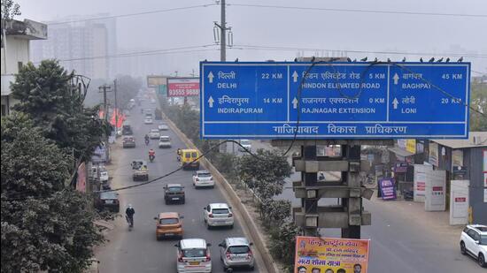 The official said that no commercial vehicles like trucks etc, will be allowed to enter Delhi during the prohibited days. (Sakib Ali/HT Photo)