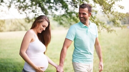 10. Bonding opportunity: Walking can be a simple and enjoyable activity that the pregnant woman can share with a partner, family, or friends, providing a social and bonding aspect to the routine.&nbsp;(Freepik)