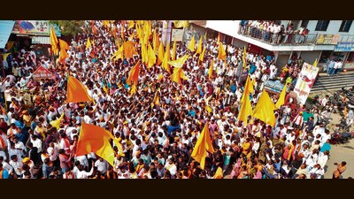Jarange-Patil continues his march towards Mumbai, reaches Ahmednagar on second day