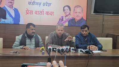Chandigarh BJP chief Jatinder Pal Malhotra addressing mediapersons at the BJP office in Sector 33 on Sunday. (HT Photo)