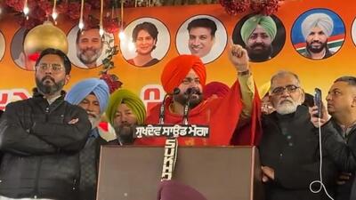 Former state Congress chief Navjot Singh Sidhu holding a political rally in Moga on Sunday. (HT Photo) Former state Congress chief Navjot Singh Sidhu holding a political rally in Moga on Sunday. (HT Photo)