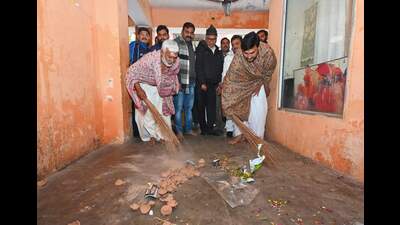 Jal shakti minister Swatantra Dev Singh and BJP official Neeraj Singh participate in the Swacch Teerth Abhiyan at Mankameshwar Temple. (HT Photo) Jal shakti minister Swatantra Dev Singh and BJP official Neeraj Singh participate in the Swacch Teerth Abhiyan at Mankameshwar Temple. (HT Photo)