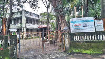 Mumbai, India - October,02, 2023: Mahatma Phule hospital of BMC at Vikhroli closed for renovation ,in Mumbai, in Mumbai, India, on, Sunday, October , 02, 2023. ( Praful Gangurde / HT Photo ) Mumbai, India - October,02, 2023: Mahatma Phule hospital of BMC at Vikhroli closed for renovation ,in Mumbai, in Mumbai, India, on, Sunday, October , 02, 2023. ( Praful Gangurde / HT Photo )
