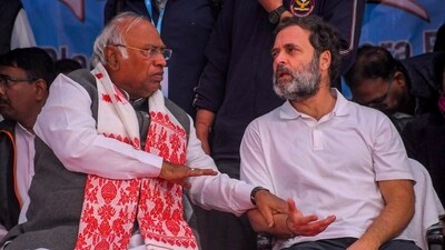 Nagaon: Congress President Mallikarjun Kharge with party leader Rahul Gandhi during a public meeting amid the 'Bharat Jodo Nyay Yatra'. (PTI) Nagaon: Congress President Mallikarjun Kharge with party leader Rahul Gandhi during a public meeting amid the 'Bharat Jodo Nyay Yatra'. (PTI)