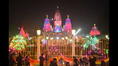 The Gorakhnath temple has been decorated to celebrate the Pran Pratishtha ceremony of Ram Lalla at the Ram temple in Ayodhya. (HT photo)