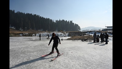 The majestic Affarwat peaks, overlooking the Gulmarg, have a thin layer of snow, which in not feasible for skiing (Waseem Andrabi/HT) The majestic Affarwat peaks, overlooking the Gulmarg, have a thin layer of snow, which in not feasible for skiing (Waseem Andrabi/HT)