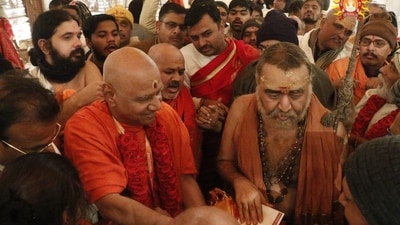 Jagadguru Shankaracharya of Kanchi Kamakoti Peetham, Shri Jayendra Saraswati ji Maharaj, has arrived in Ayodhya ahead of the 'pran prathishtha' on Monday. (X/@ShriRamTeerth) Jagadguru Shankaracharya of Kanchi Kamakoti Peetham, Shri Jayendra Saraswati ji Maharaj, has arrived in Ayodhya ahead of the 'pran prathishtha' on Monday. (X/@ShriRamTeerth)
