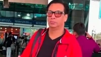 Madhur Bhandarkar at Mumbai airport leaving for Ayodhya Madhur Bhandarkar at Mumbai airport leaving for Ayodhya