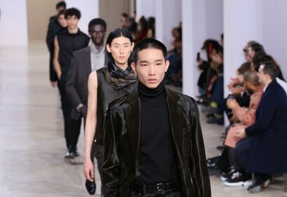 Models present creations for Hermes Menswear Ready-to-wear Fall-Winter 2024/2025 collection show as part of the Paris Fashion Week, at the Palais d'Iena in Paris on January 20, 2024. (Photo by ALAIN JOCARD / AFP) Models present creations for Hermes Menswear Ready-to-wear Fall-Winter 2024/2025 collection show as part of the Paris Fashion Week, at the Palais d'Iena in Paris on January 20, 2024. (Photo by ALAIN JOCARD / AFP)