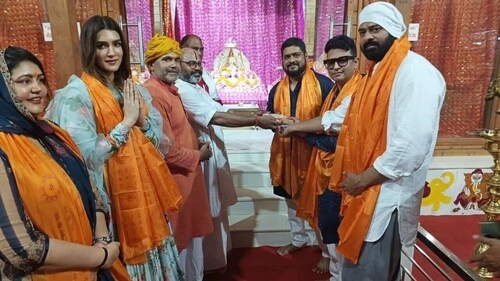 The team of Adipurush seeking blessings in Ayodhya The team of Adipurush seeking blessings in Ayodhya