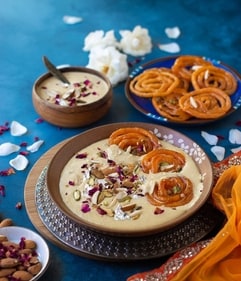 Ram is said to have liked jalebis a lot and it is usually served with rabri (Instagram) Ram is said to have liked jalebis a lot and it is usually served with rabri (Instagram)
