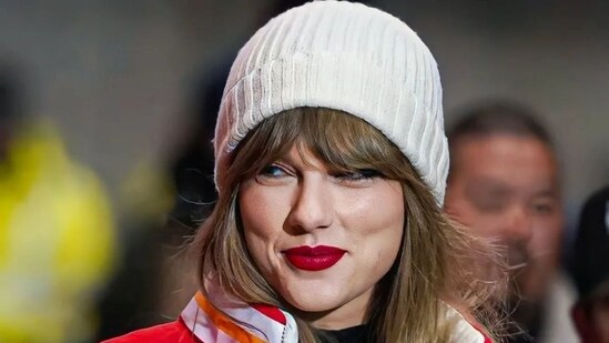Taylor Swift wore a white beanie to see her boyfriend, NFL player Travis Kelce play a football game (Instagram)
