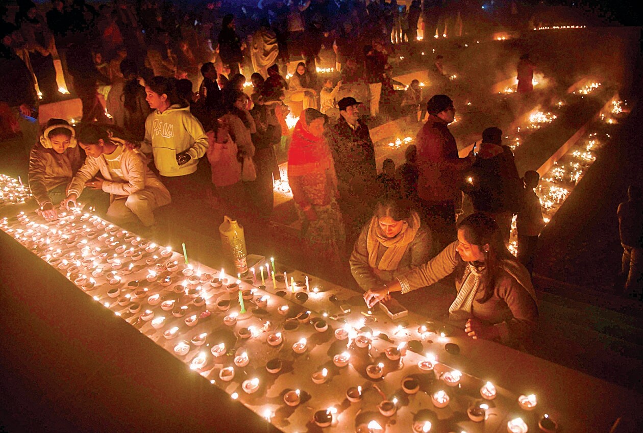 Devotees lighting diyas at Ajj Sarovar in Kharar on the eve of inauguration of Ram Temple in Ayodhya, on Sunday. (Keshav Singh/HT) Devotees lighting diyas at Ajj Sarovar in Kharar on the eve of inauguration of Ram Temple in Ayodhya, on Sunday. (Keshav Singh/HT)