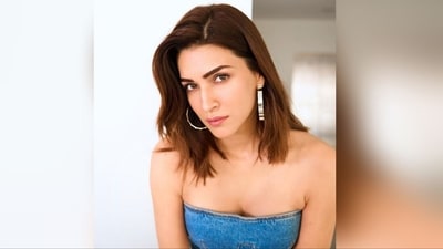 With the help of make-up artist Adrian Jacobs, Kriti got a makeover with nude eyeshadow, winged eyeliner, mascaraed lashes, contoured cheeks, luminous highlighter, dewy base and a shade of pink lipstick. (Instagram/@kritisanon) With the help of make-up artist Adrian Jacobs, Kriti got a makeover with nude eyeshadow, winged eyeliner, mascaraed lashes, contoured cheeks, luminous highlighter, dewy base and a shade of pink lipstick. (Instagram/@kritisanon)