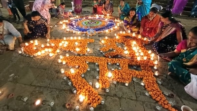 Devotees light the earthen lamps at Banganga Tank during the Banganga Deep Utsav on the eve of ‘Pran-Pratishtha’ ceremony of Ayodhya Ram Temple. (ANI) Devotees light the earthen lamps at Banganga Tank during the Banganga Deep Utsav on the eve of ‘Pran-Pratishtha’ ceremony of Ayodhya Ram Temple. (ANI)