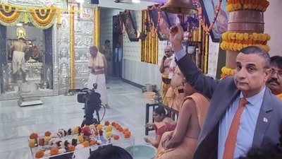 Israeli Consul General Kobbi Shoshani at Ram Mandir in Mumbai. (X/@KobbiShoshani) Israeli Consul General Kobbi Shoshani at Ram Mandir in Mumbai. (X/@KobbiShoshani)