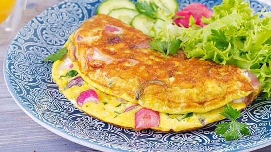 Omelettes: Eggs are a storehouse of protein and omelettes are one of the favourite breakfast options that people go for to start their day on an energetic note. A boost of vitamin D from eggs can help maintain a healthy gut mucosa.&nbsp;(Freepik)