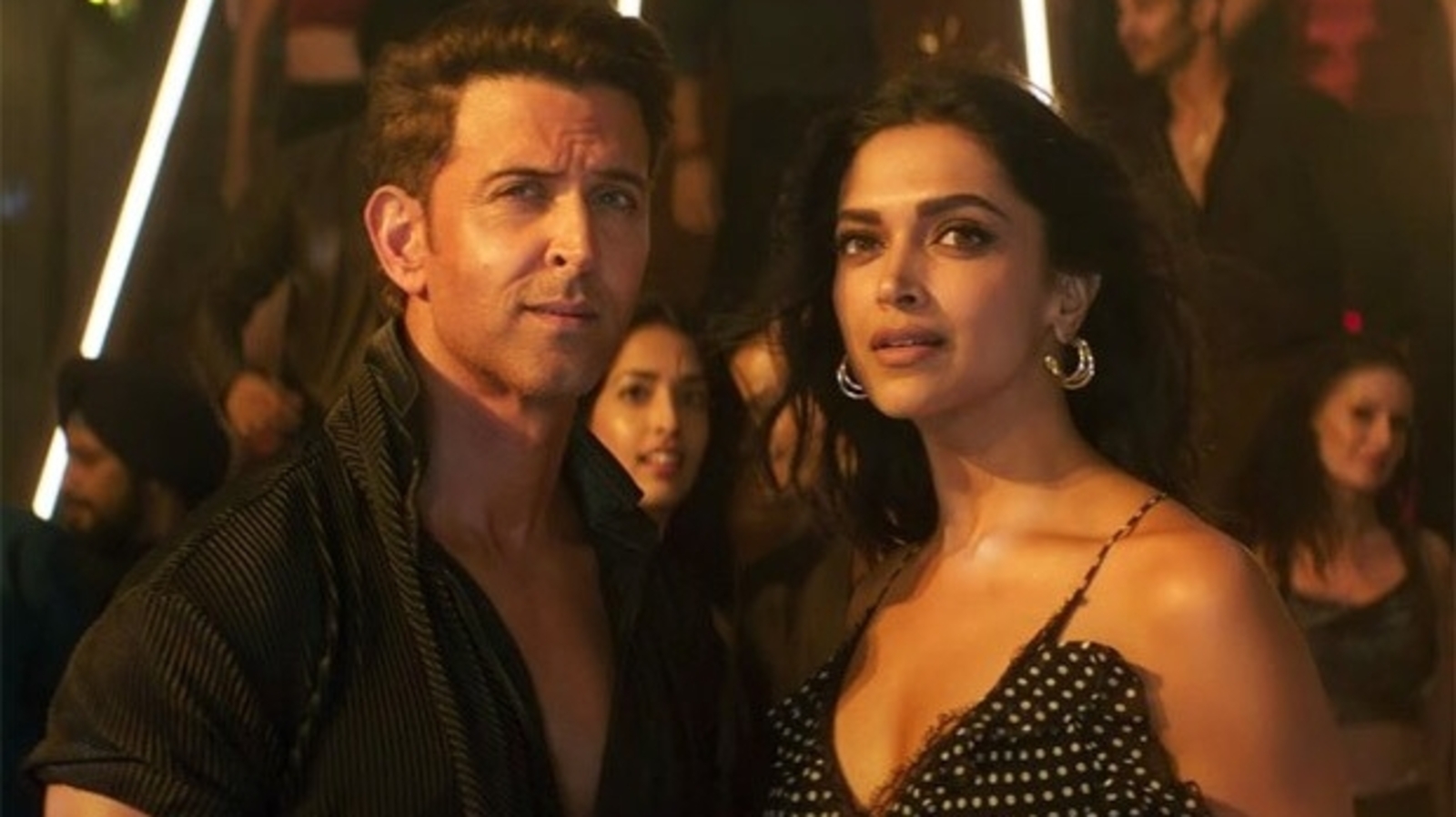 Siddharth Anand reveals why Deepika Padukone is missing from Fighter promotions | Bollywood - Vimarsana News