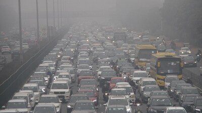 Heavy traffic was also reported on the Delhi-Gurgaon border and the people took to X reporting about the bumper-to-bumper jam on the stretch. (Yogendra Kumar) Heavy traffic was also reported on the Delhi-Gurgaon border and the people took to X reporting about the bumper-to-bumper jam on the stretch. (Yogendra Kumar)