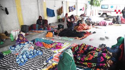 Attendants of patients brave the cold at the Indira Gandhi Institute of Medical Sciences in Patna. (HT photo) Attendants of patients brave the cold at the Indira Gandhi Institute of Medical Sciences in Patna. (HT photo)