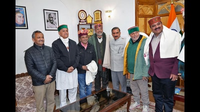 Bollywood actors Nana Patekar and Rajpal Yadav call on Himachal Pradesh chief minister Sukhvinder Singh Sukhu, at his residence 'Oakover', in Shimla on Monday. (ANI)
