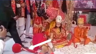 The man playing the role of Lord Hanuman dropped dead in Gujarat. (X (formerly Twitter)) The man playing the role of Lord Hanuman dropped dead in Gujarat. (X (formerly Twitter))