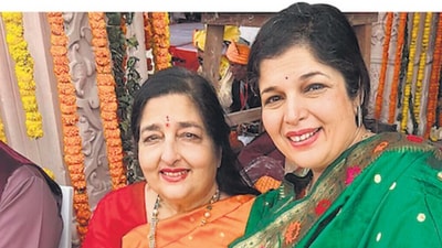 Singer Anuradha Paudwal with her daughter