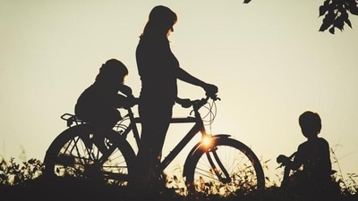 5. Encourage your children to engage in daily physical activities: This can help reduce their susceptibility to colds and other illnesses. Regular exercise boosts the body's defenses, keeping both you and your child fit and prepared to ward off recurring diseases. Activities like cycling, jogging, running, or skipping rope are effective ways of exercising during chilly weather. Furthermore, while winter vacation may inspire outdoor playtime for your kids, exposing them to cold temperatures could potentially make them sick. It's recommended that you provide indoor play options during this time of year instead to keep them safe from the cold. (Images: Shutterstock) 5. Encourage your children to engage in daily physical activities: This can help reduce their susceptibility to colds and other illnesses. Regular exercise boosts the body's defenses, keeping both you and your child fit and prepared to ward off recurring diseases. Activities like cycling, jogging, running, or skipping rope are effective ways of exercising during chilly weather. Furthermore, while winter vacation may inspire outdoor playtime for your kids, exposing them to cold temperatures could potentially make them sick. It's recommended that you provide indoor play options during this time of year instead to keep them safe from the cold. (Images: Shutterstock)
