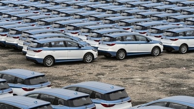 BYD Co. E5 electric vehicles in taxi livery at a lot in Shenzhen, China on Wednesday, 17 January 2024. (Bloomberg) BYD Co. E5 electric vehicles in taxi livery at a lot in Shenzhen, China on Wednesday, 17 January 2024. (Bloomberg)