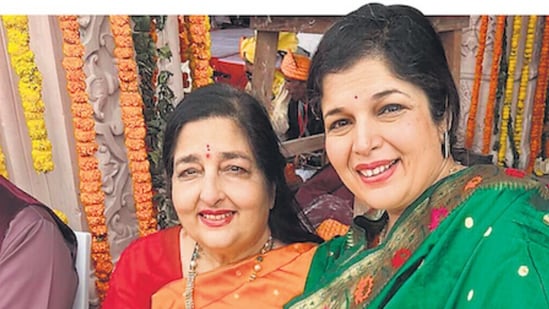 Singer Anuradha Paudwal with her daughter