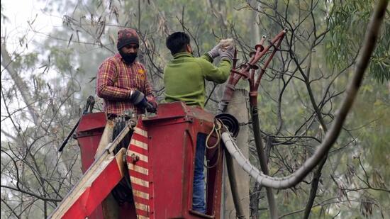 The district’s rural areas have been witnessing power cuts extending up to six hours in the last few days. (Gurpreet Singh/HT)